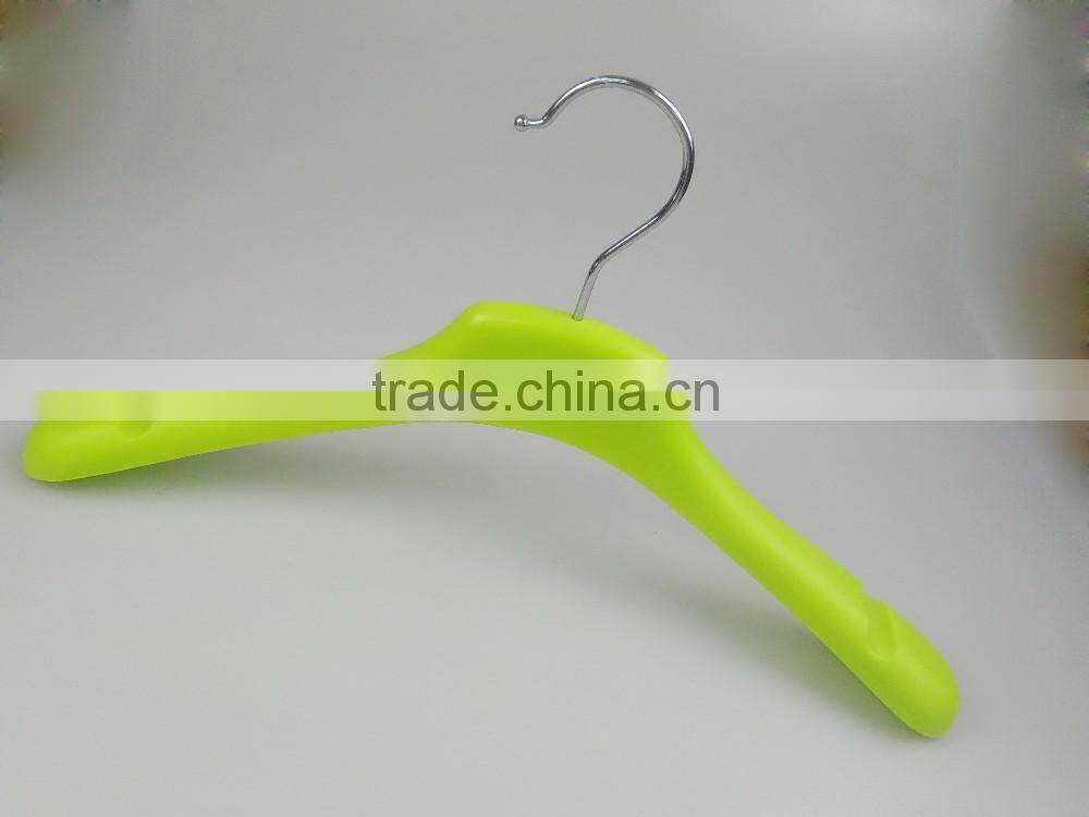HA6975 plastic hangers manufacturers custom luxury logo plastic hanger