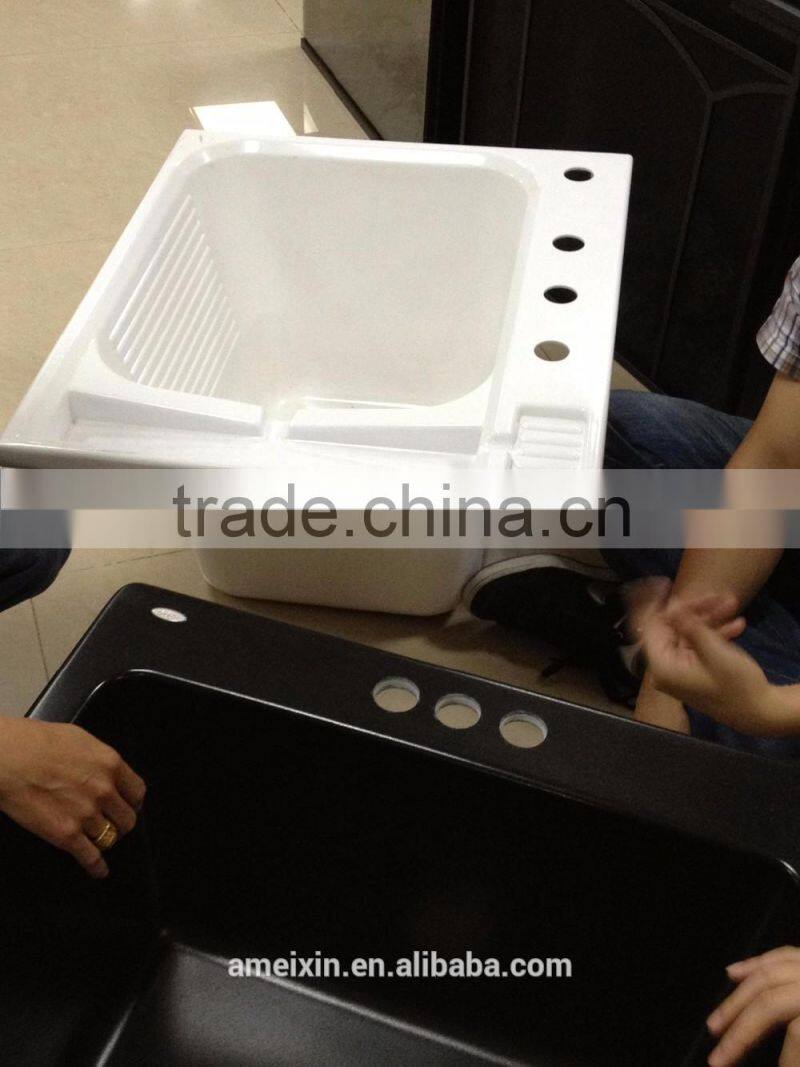 Plastic vacuum formed refrigerator liner