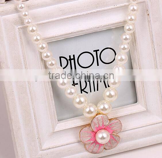 Hot selling beautiful lady pearl flower necklace