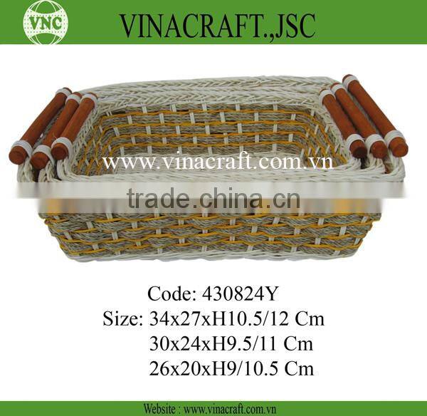 Wicker garden planter with plastic liner
