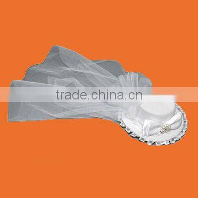 Hairpin with white small top hat and lace