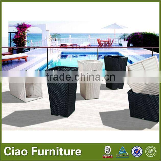 Plant Pots with Different Designs Sizes Shapes for European American Market