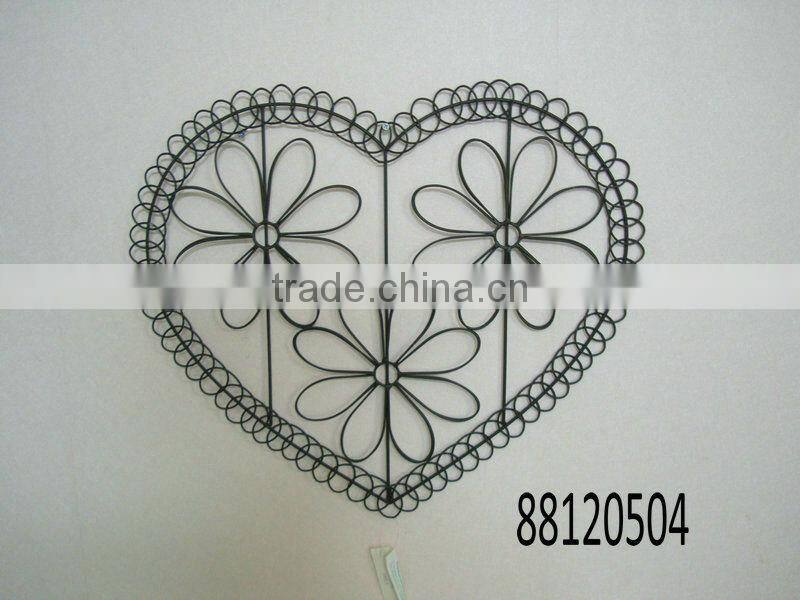Metal heart wall decor