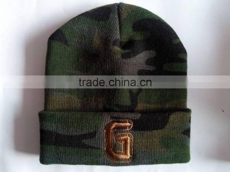 Custom camo printing knitted hats with 3d embroidery winter hat