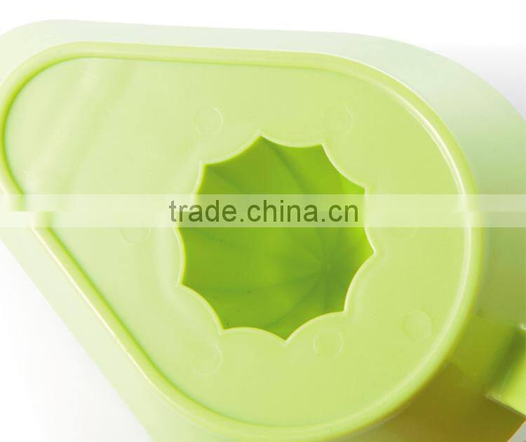 Plastic material food grade cheap simple creative orange squeezer wholesale