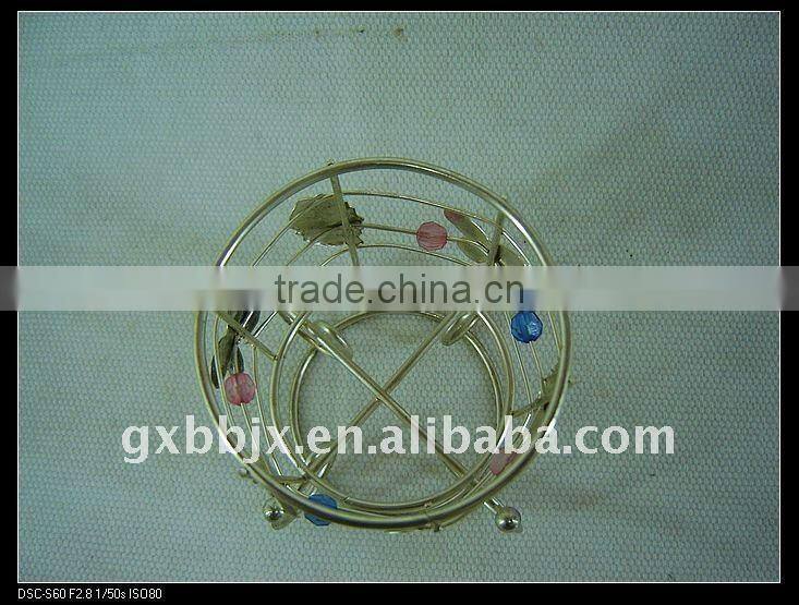 Round silver wire decorative with mix pearl plastic cup holder