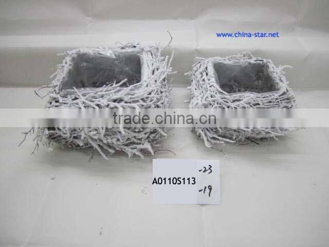 indoor rattan heart planter with snow