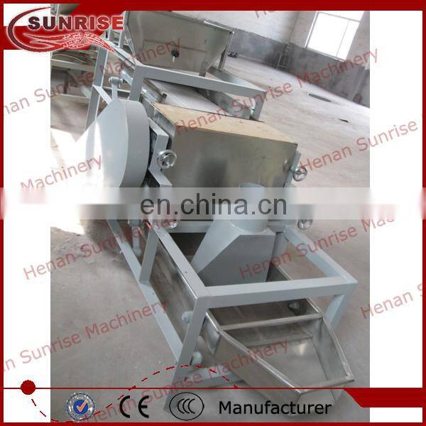 Factory price roasted peanut kernels halving machine