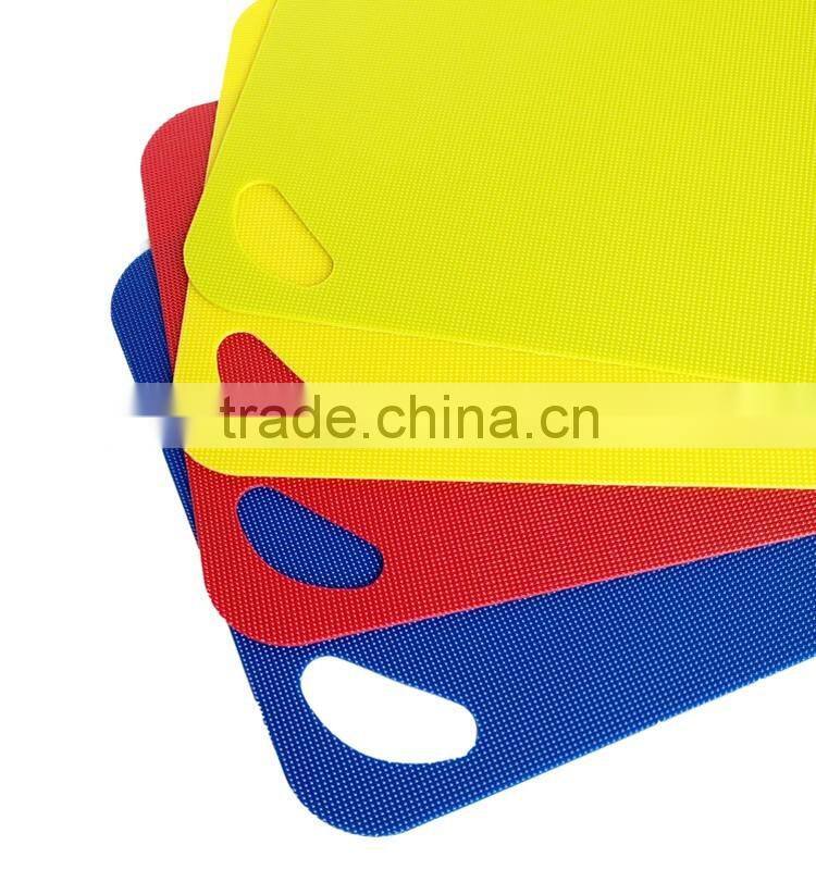 2016 hot selling antimicrobial non slip flexible pp chopping board cutting board set