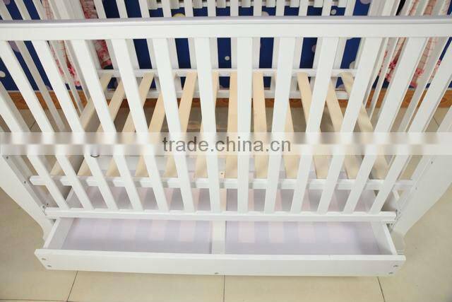 Wooden foldable baby cot