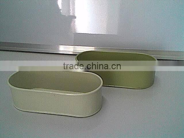 Oval tin flowerpot