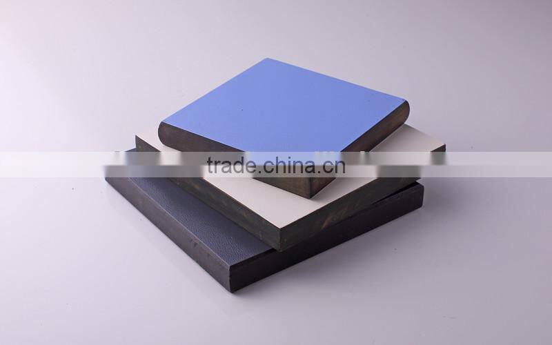 Wood grain polyester HPL