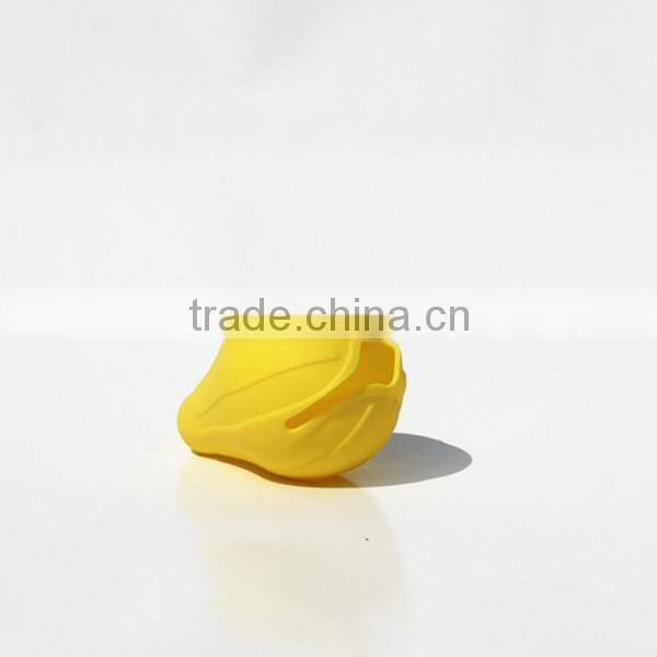 Silicone tools to squeeze the lemon