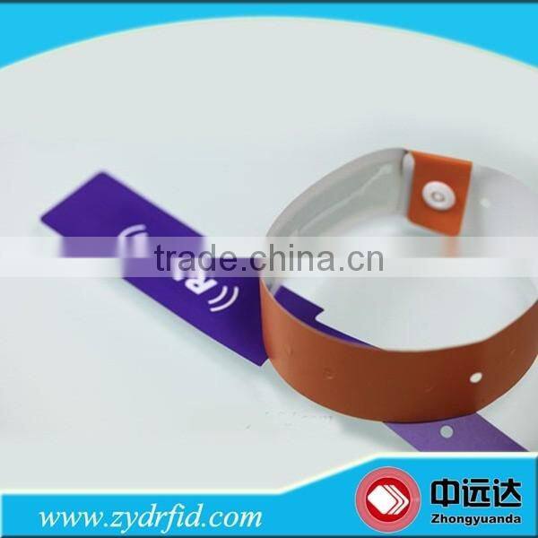 Cheap hf rfid silicone wristband