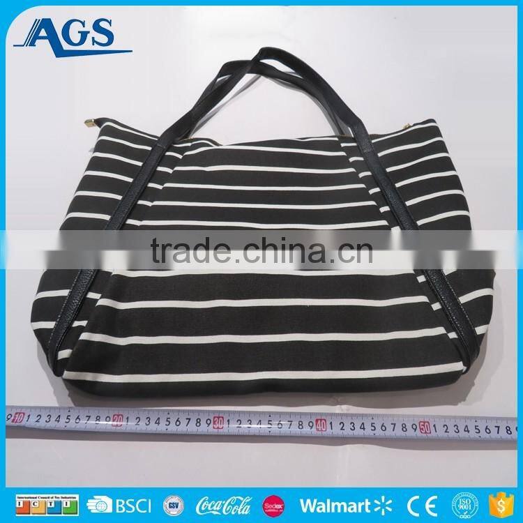 Well-known fine quality ladies handbag at low price