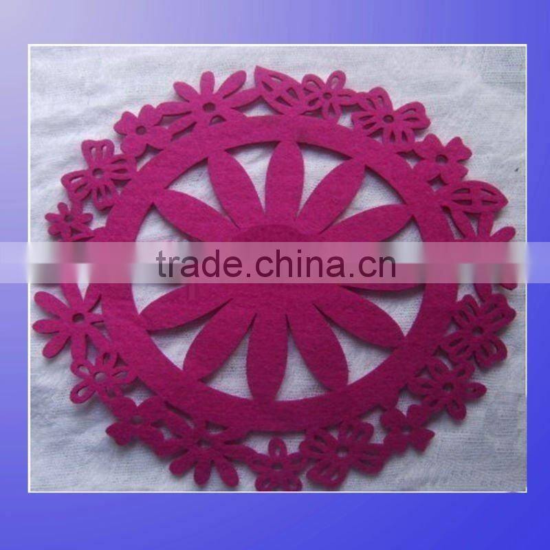 HUARI red felt placemats