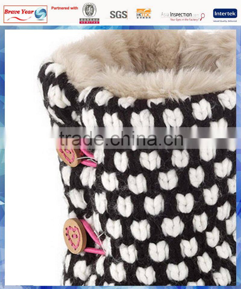 monochrome popcorn knit woman boot