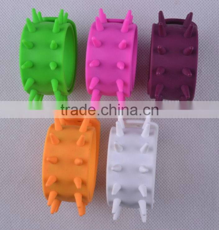 round silicone bracelet