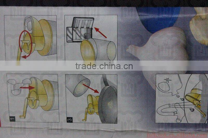 New design!!! Plastic garlic press w/cup