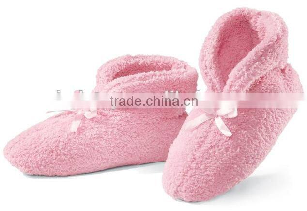 Wholesale soft and fluffy plush indoor slipper with 4 colors