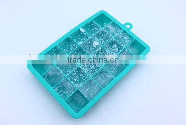 Popular item in summer wholesale silicone ice cube tray 24 grid