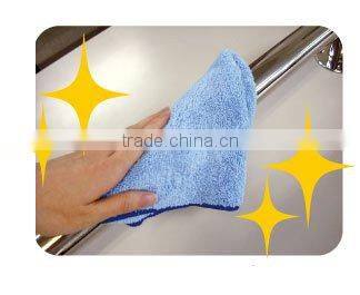 Household cleaning cloth of microfiber with excellent absorptivity