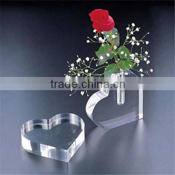 Excellent craft high clear heart shaped acrylic vases wholesale for home decoration manufacturer