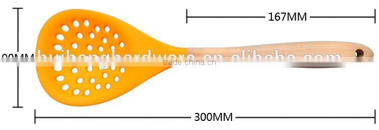 F01-4 2015 hot sale Silicone Kitchen Cooking Skimmer, Silicone Skimmer, Kitchen Skimmer with wooden handle