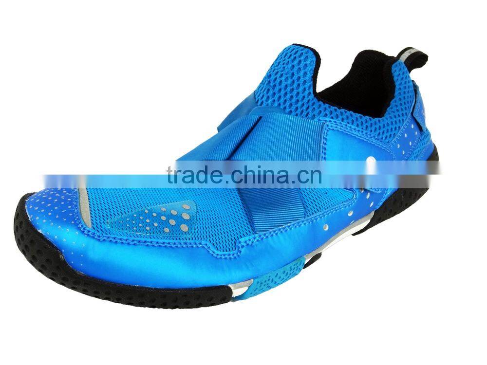 2015 New Design Fashion Flexible No Lace Running Shoe