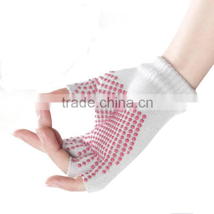 Factory offer wholesale non -slip pilates/yoga gloves