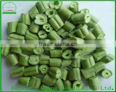 Freeze-dried carrot dice used in instant foods or restaurant
