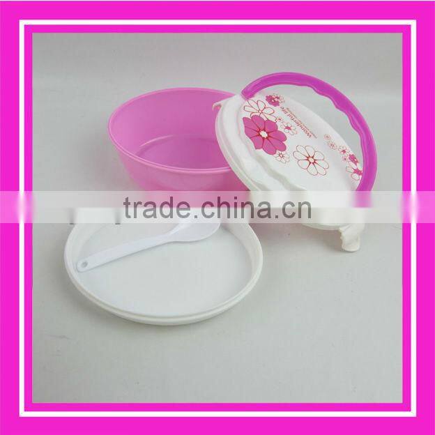 lunch box with knife and fork