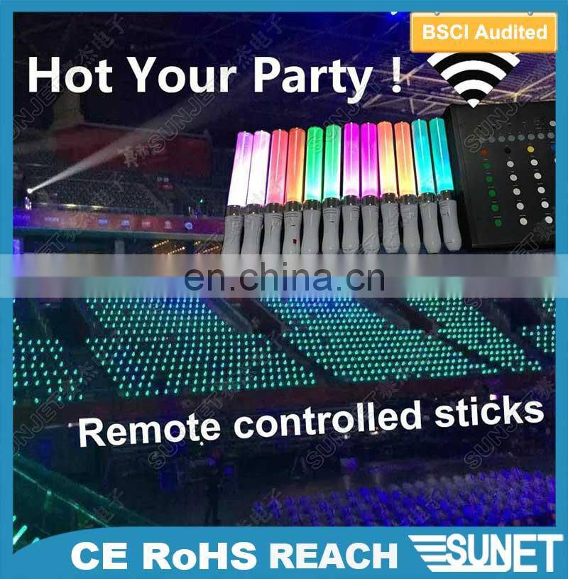 Concert battery operated color change controlled led glowsticks flashing cheering stick
