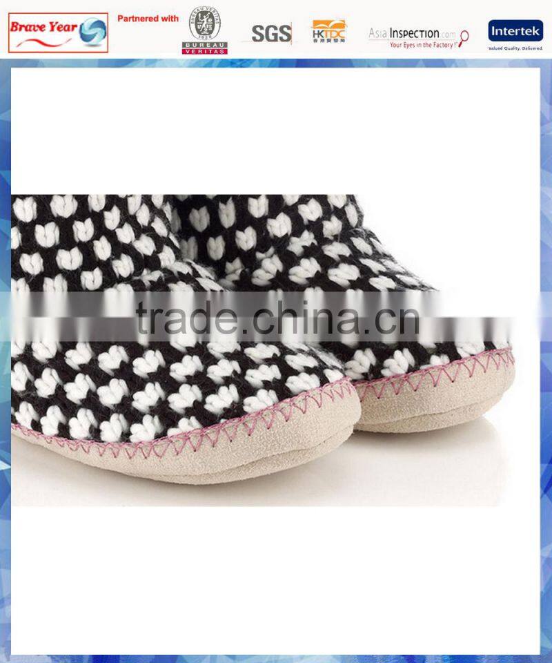 monochrome popcorn knit woman boot