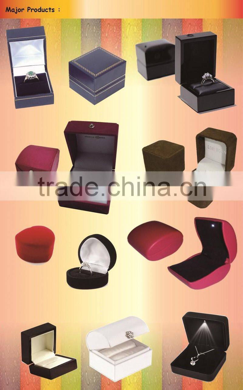 Women jewellery collection box with quality metallic accessory