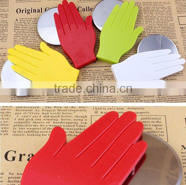 Promotional gifts wholesale hand shaped plastic pizza cutter fork