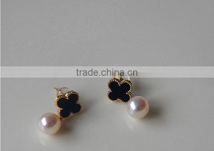7.5-8 mm Akoya pearl earring