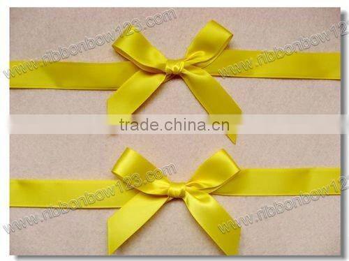 ribbon bow with elastic loop for packaging