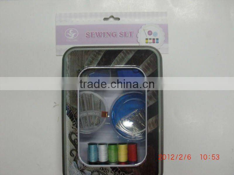 SEWING KIT IN TIN