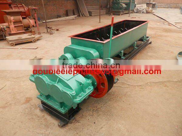 Non-vacuum clay brick extruder