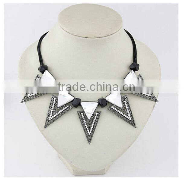 American and European Popular Exquisite Crystal and Resin Alloy Wax Rope Triangle Charm Necklace in Stock