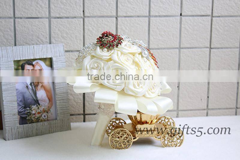 High quality luxurious White satin rose spring bouquet