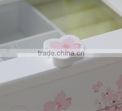 white Wooden jewelry box