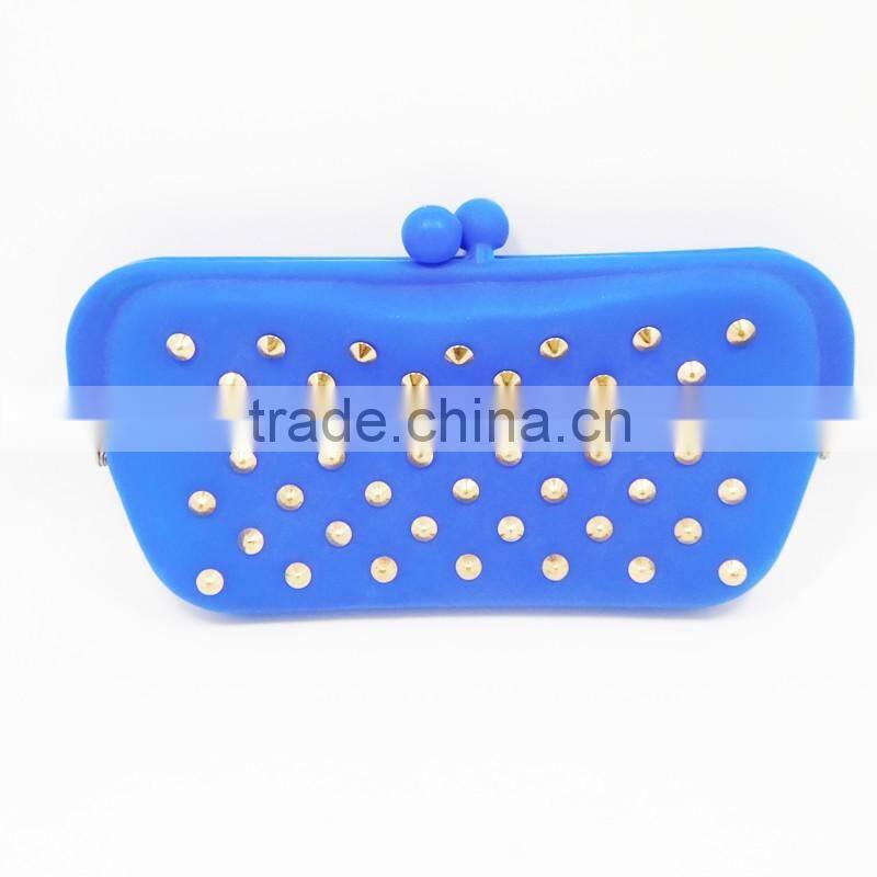 Cheap Fashinalbe Silicone Wallet with Stud