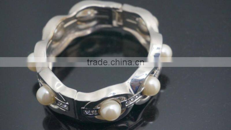 First-rate artificial pearl chain hinged closure silver highly polished bangles