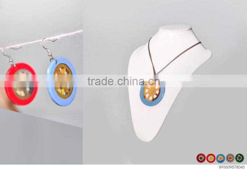 Set of necklace and earrings, made of natural horn and lacquer in Vietnam code: KS_VTC15