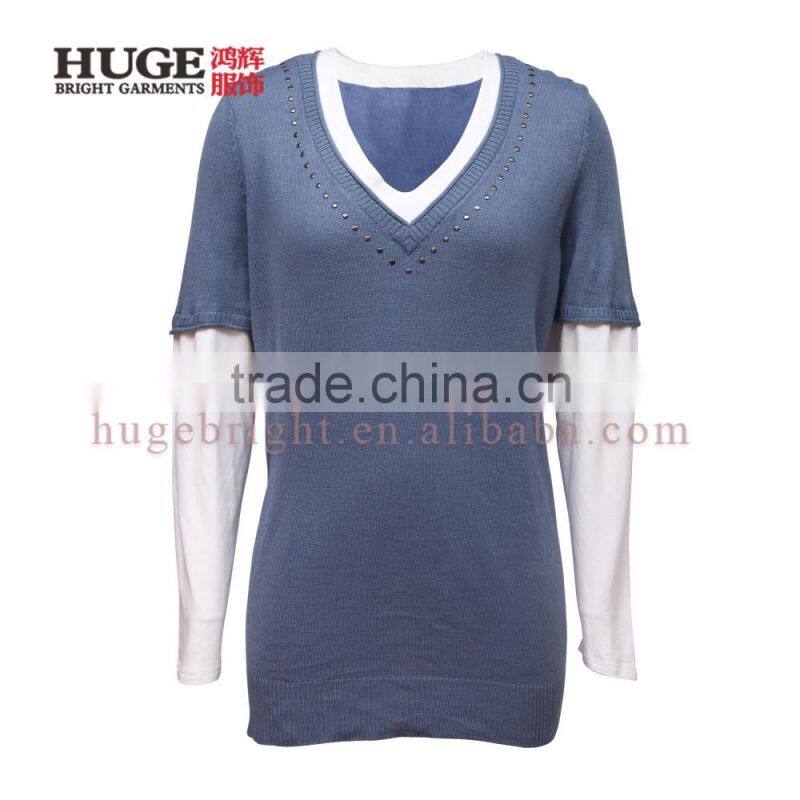 Sporty women jumper combining 3/4 jersey sleeves and beaded V neckline