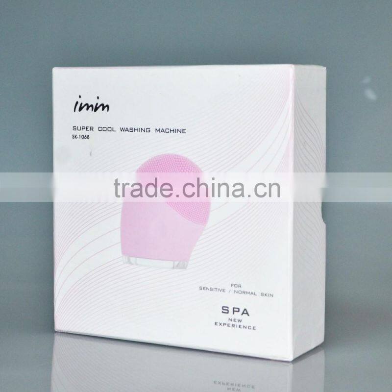 Handheld girl use facial cleansing brush blackhead extractor exfoliating scrub