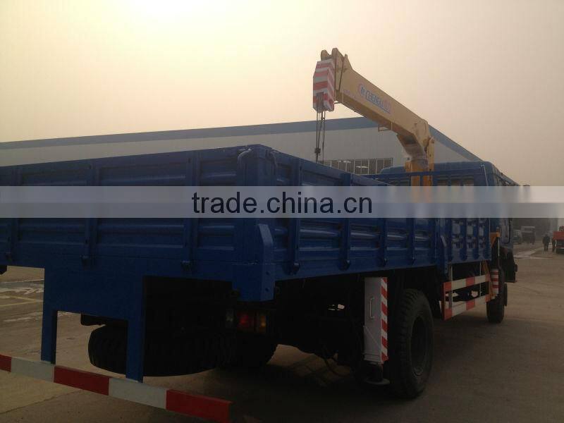 Dongfeng truck crane with 6-7T factory direct