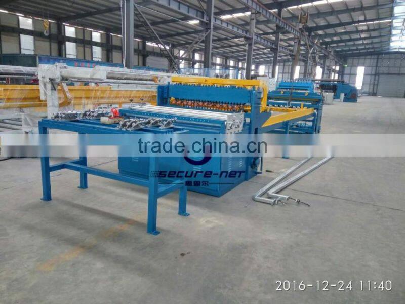 Automatic welded wire mesh cutting machine
